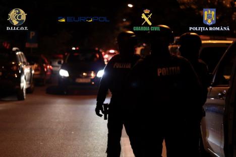 Percheziții la o rețea care a adus în țară arme din Spania și le-a plasat în circuitul ilegal. La acțiune au participat și „mascați” din Oradea (FOTO/VIDEO)