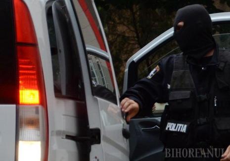 Percheziții în Bihor: Polițiștii au demarat 32 de descinderi într-un dosar de contrabandă cu țigări