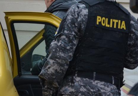 Poliţiştii de frontieră bihoreni şi DIICOT au descins la călăuze: doi frontierişti, bănuiți că au fost 'antemergătorii' unor grupuri de migranți