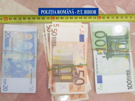 Averi de 'bugetari': Geamantane cu bani confiscate de la şpăgarii din Casa de Pensii şi 43 de case puse sub sechestru (FOTO)