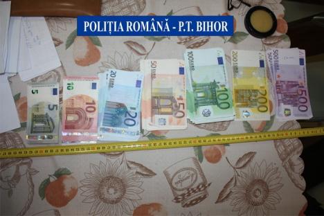 Averi de 'bugetari': Geamantane cu bani confiscate de la şpăgarii din Casa de Pensii şi 43 de case puse sub sechestru (FOTO)