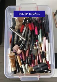 Percheziţii în Oradea: Peste 2.000 de parfumuri, cosmetice şi haine au fost confiscate de polițiști (FOTO)