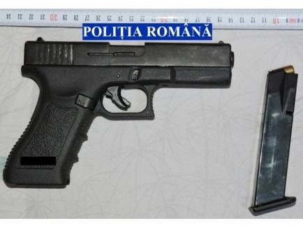 Percheziţii în Bihor într-un dosar de contrabandă cu arme şi muniţii (FOTO)