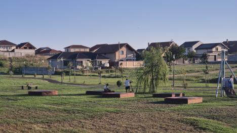 Coridorul soarelui: Noul parc din cartierul Grigorescu are pergole fără plante! (FOTO)