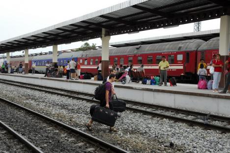 Jaf în Gara Oradea: Un călător a fost tâlhărit pe peron, autorii au fost prinşi şi arestaţi