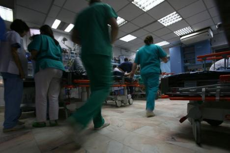 Salariile personalului medical vor creşte de la 1 ianuarie 2015, cu 100 de lei