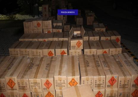 Captură „explozivă” a Poliţiei Bihor: Peste 960.000 de petarde și baterii de artificii de contrabandă au fost confiscate (FOTO)