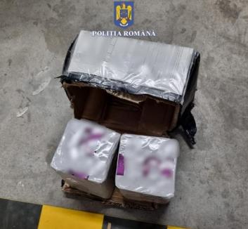 Descinderi la firmele de curierat din Oradea: Aproape 1.300 de kilograme de petarde, baterii de artificii şi rachete au fost confiscate (FOTO)