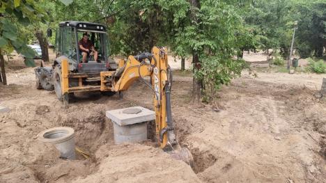 Șantierul din Parcul Petőfi: Muncitorii lucrează la alei și la rețelele subterane (FOTO)