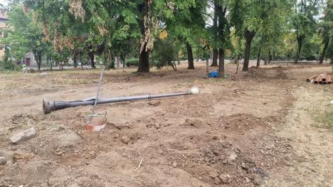 Șantierul din Parcul Petőfi: Muncitorii lucrează la alei și la rețelele subterane (FOTO)