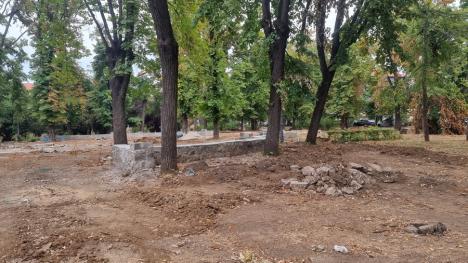 Șantierul din Parcul Petőfi: Muncitorii lucrează la alei și la rețelele subterane (FOTO)