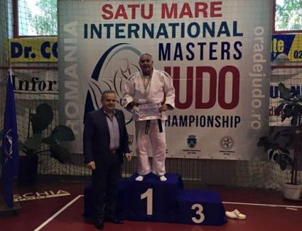 Toţi orădenii de la CS Phoenix au cucerit medalii la Campionatele Internaţionale de Judo Veterani ale României. Aur pentru dr. Chitulea