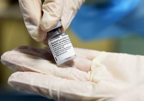 Pfizer pregăteşte cea de-a treia doză de vaccin care se administrează la 8 luni după rapel
