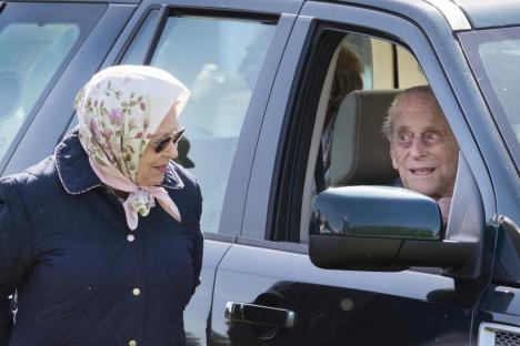 Prinţul Philip, în vârstă de 97 de ani, renunţă la permisul de conducere, după un accident
