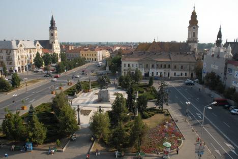 Piața celor trei biserici. Povestea Pieței Unirii din Oradea, „păzită” de trei biserici: romano-catolică, greco-catolică și ortodoxă (FOTO)