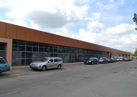 Piaţa Decebal are un nou 'look': ADP Oradea a investit 60.000 euro în realizarea unei faţade din policarbonat compact (FOTO)