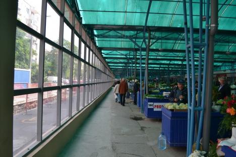 Piaţa Decebal are un nou 'look': ADP Oradea a investit 60.000 euro în realizarea unei faţade din policarbonat compact (FOTO)