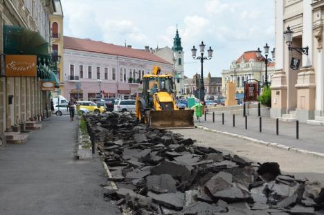 Strada Madach Imre din centrul Oradiei a fost închisă şi spartă. Va fi pietonală (FOTO)