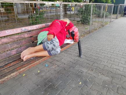 Piaţă în mizerie: Cerşetorii care îşi fac veacul în Piaţa Bucureşti din Oradea îi dezgustă pe localnici şi turişti deopotrivă (FOTO)