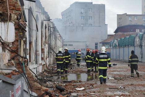 Piața în flăcări! Incendiul devastator de la Hala veche a Pieței Cetate naște printre comercianți suspiciuni de mână criminală (FOTO / VIDEO)