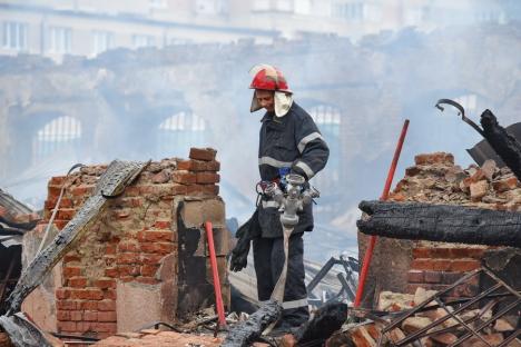 Imaginile dezastrului: Cum arată Piaţa Mare din Oradea, în urma incendiului (FOTO / VIDEO)