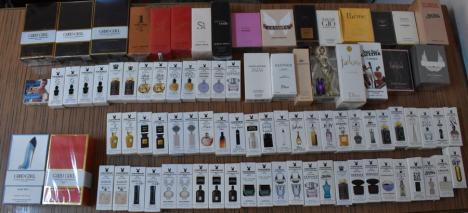 „Luxul” de la Ocska: Parfumuri, cosmetice şi haine contrafăcute, confiscate de jandarmii din Oradea (FOTO)