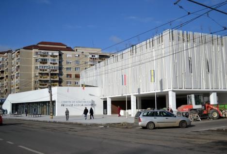 Pieţari la rece: Comercianţii se plâng că îngheaţă în noua Piaţă Rogerius