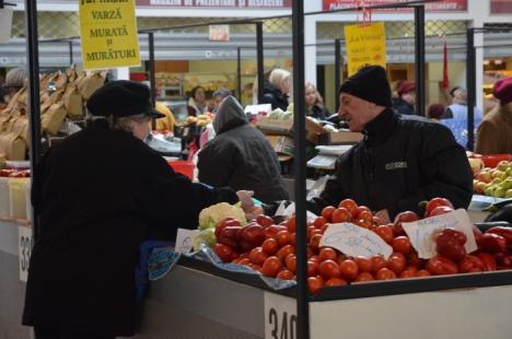 Harţă ca-n piaţă: La două luni de la inaugurarea noii Pieţe Rogerius, comercianţii se plâng de frig, de locurile repartizate şi de preţuri (FOTO)