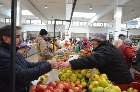 Harţă ca-n piaţă: La două luni de la inaugurarea noii Pieţe Rogerius, comercianţii se plâng de frig, de locurile repartizate şi de preţuri (FOTO)