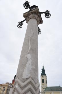 Piața crăpăturilor: Balustrada care înconjoară platoul statuii Regelui Ferdinand e plină de lipituri (FOTO)