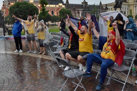 „Generația de suflet” a calificat România în optimi la Euro 2024. Orădenii au sărbătorit în stradă (FOTO/VIDEO)