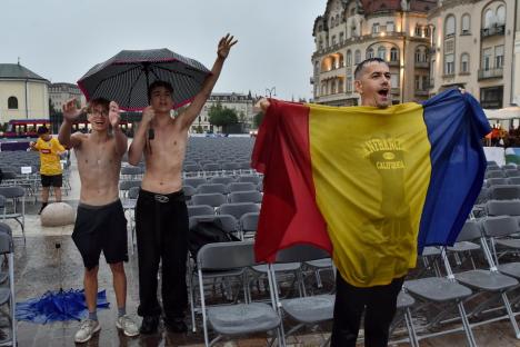 „Generația de suflet” a calificat România în optimi la Euro 2024. Orădenii au sărbătorit în stradă (FOTO/VIDEO)