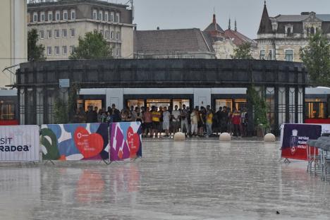 „Generația de suflet” a calificat România în optimi la Euro 2024. Orădenii au sărbătorit în stradă (FOTO/VIDEO)