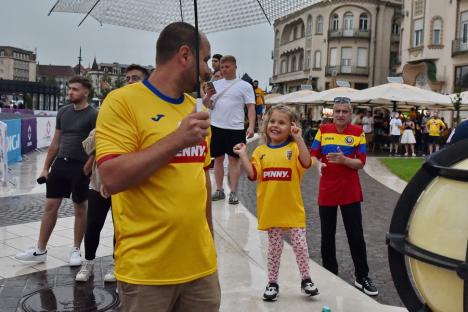 „Generația de suflet” a calificat România în optimi la Euro 2024. Orădenii au sărbătorit în stradă (FOTO/VIDEO)