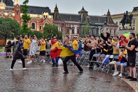 „Generația de suflet” a calificat România în optimi la Euro 2024. Orădenii au sărbătorit în stradă (FOTO/VIDEO)