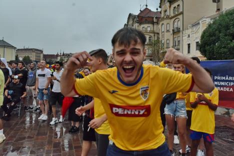 „Generația de suflet” a calificat România în optimi la Euro 2024. Orădenii au sărbătorit în stradă (FOTO/VIDEO)