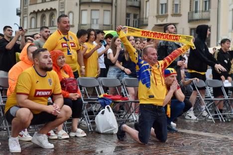 „Generația de suflet” a calificat România în optimi la Euro 2024. Orădenii au sărbătorit în stradă (FOTO/VIDEO)