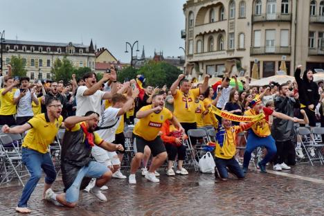 „Generația de suflet” a calificat România în optimi la Euro 2024. Orădenii au sărbătorit în stradă (FOTO/VIDEO)