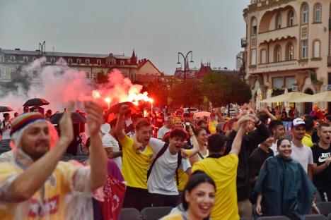 „Generația de suflet” a calificat România în optimi la Euro 2024. Orădenii au sărbătorit în stradă (FOTO/VIDEO)