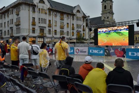 „Generația de suflet” a calificat România în optimi la Euro 2024. Orădenii au sărbătorit în stradă (FOTO/VIDEO)