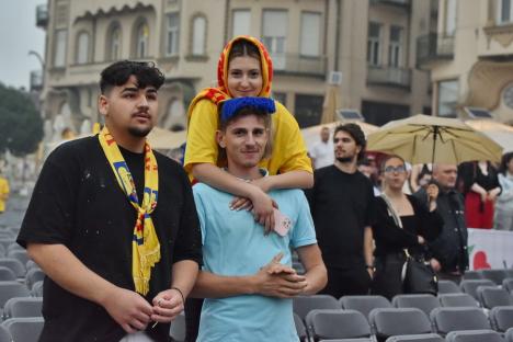 „Generația de suflet” a calificat România în optimi la Euro 2024. Orădenii au sărbătorit în stradă (FOTO/VIDEO)