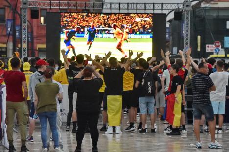 „Generația de suflet” a calificat România în optimi la Euro 2024. Orădenii au sărbătorit în stradă (FOTO/VIDEO)