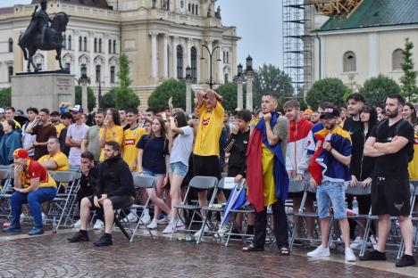 „Generația de suflet” a calificat România în optimi la Euro 2024. Orădenii au sărbătorit în stradă (FOTO/VIDEO)