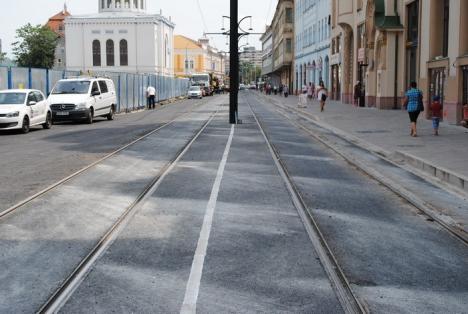 Strada Independenţei a fost asfaltată în pregătirea reluării circulaţiei (FOTO)