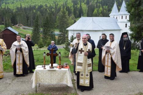 S-a pus piatra de temelie a unei mănăstiri greco-catolice la Stâna de Vale (FOTO)