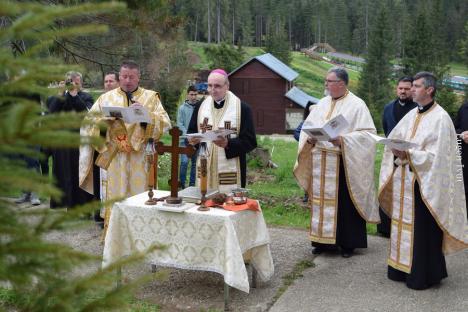 S-a pus piatra de temelie a unei mănăstiri greco-catolice la Stâna de Vale (FOTO)