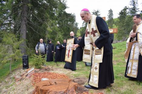 S-a pus piatra de temelie a unei mănăstiri greco-catolice la Stâna de Vale (FOTO)