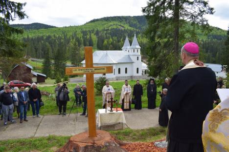 S-a pus piatra de temelie a unei mănăstiri greco-catolice la Stâna de Vale (FOTO)