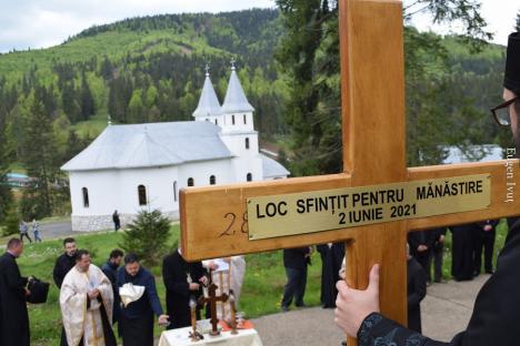 S-a pus piatra de temelie a unei mănăstiri greco-catolice la Stâna de Vale (FOTO)