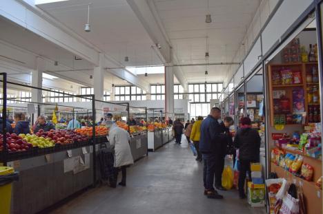 În pieţele din Oradea a apărut frica de coronavirus. Comercianţii se gândesc să lase tarabele goale (FOTO)